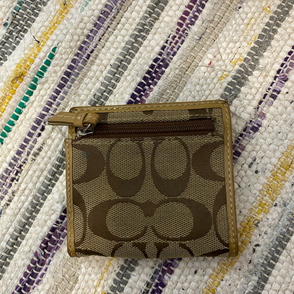 Small Coach Wallet - Picture 2 of 4